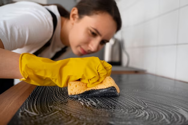 How to clean the grate of a kitchen hood from grease and dirt at home